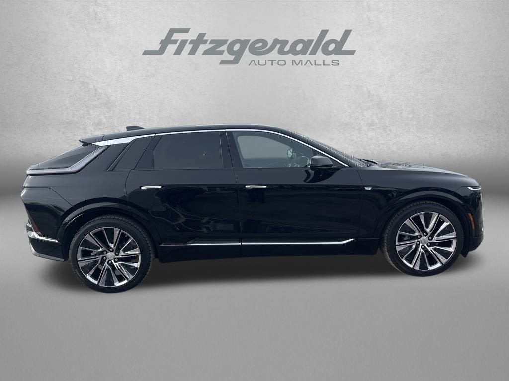 2024 Cadillac LYRIQ Luxury 3