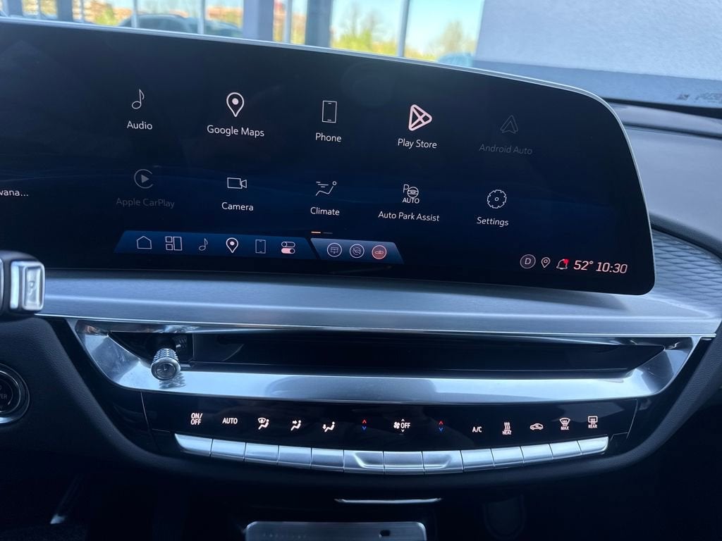 2024 Cadillac LYRIQ Luxury 3