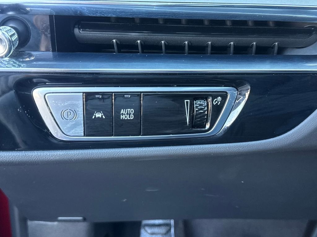 2024 Cadillac LYRIQ Luxury 3