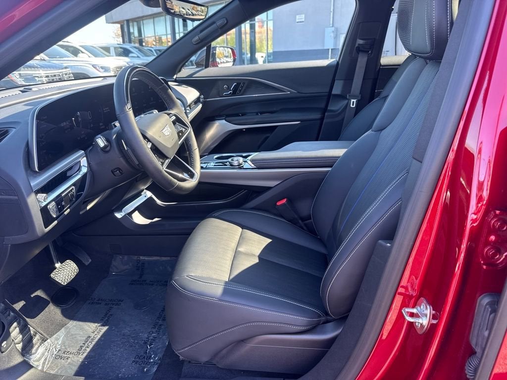 2024 Cadillac LYRIQ Luxury 3