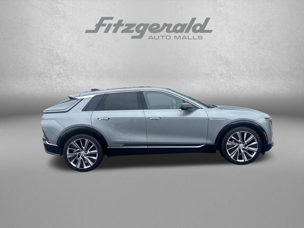 2025 Cadillac LYRIQ Luxury 3