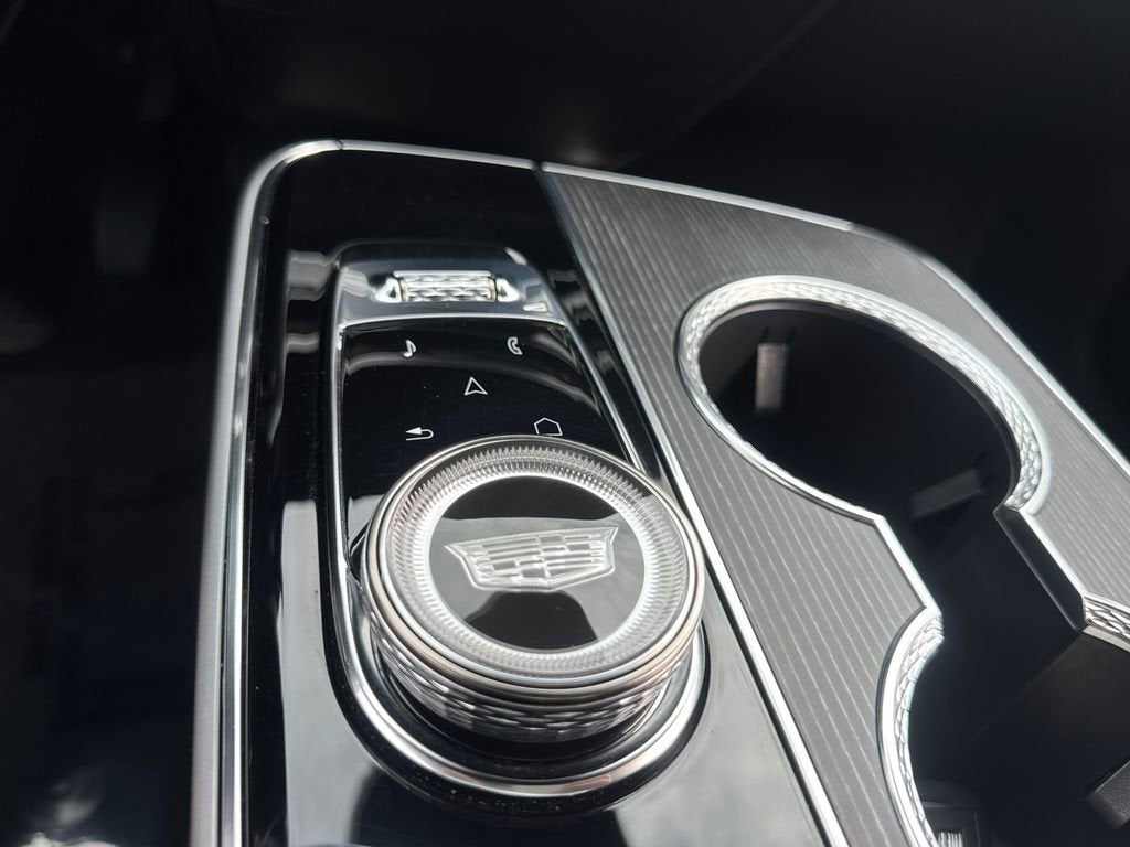 2025 Cadillac LYRIQ Luxury 3