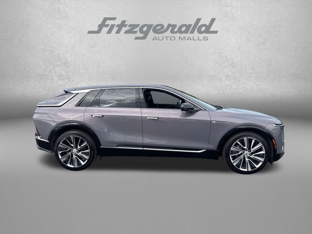 2025 Cadillac LYRIQ Luxury 3