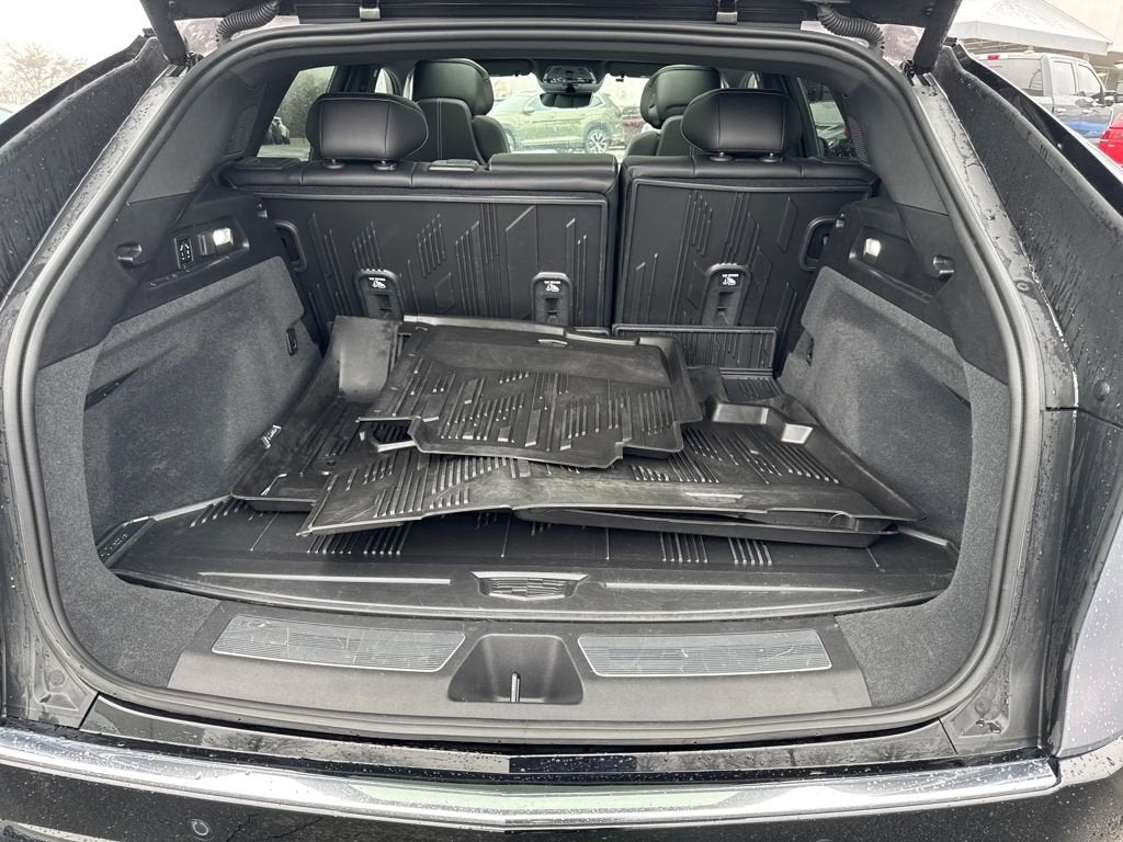 2025 Cadillac LYRIQ Luxury 3