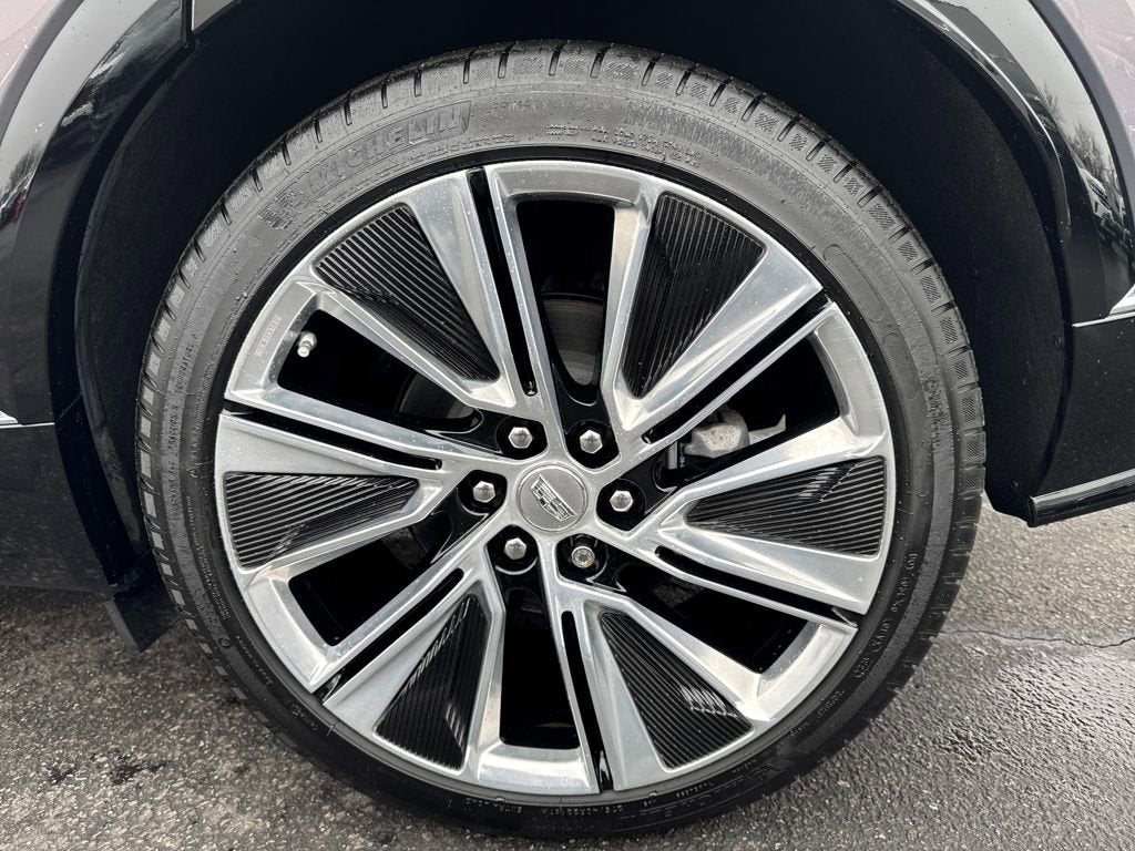 2025 Cadillac LYRIQ Luxury 3