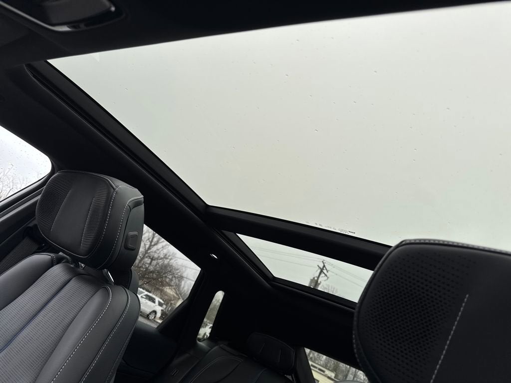 2025 Cadillac LYRIQ Luxury 3