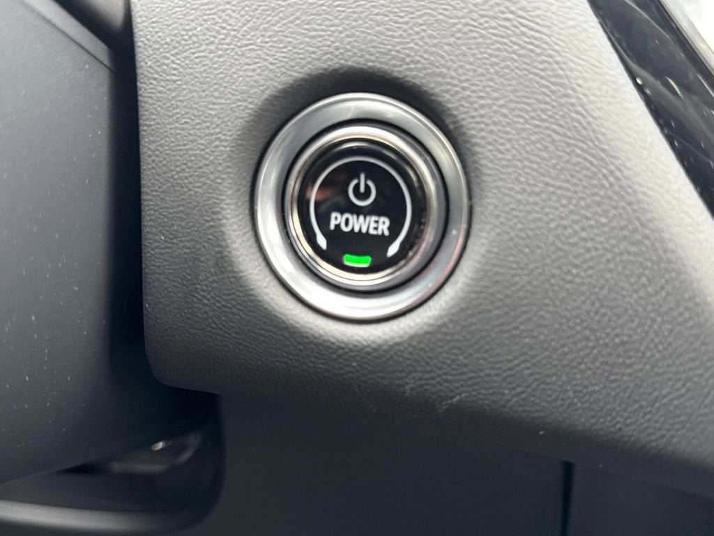 2025 Cadillac LYRIQ Luxury 3