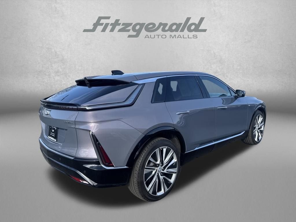 2025 Cadillac LYRIQ Luxury 3