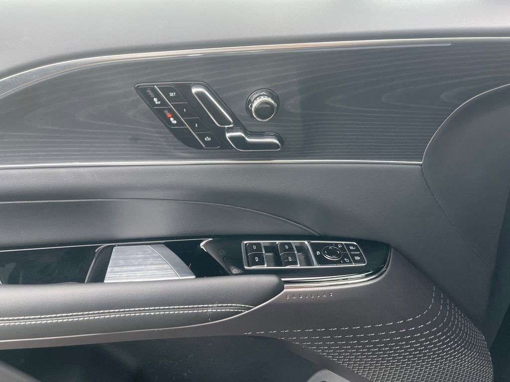 2025 Cadillac LYRIQ Sport 3