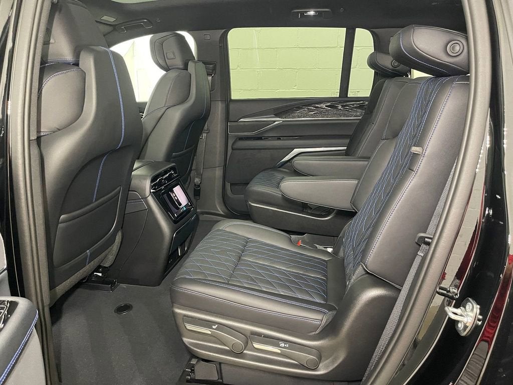 2025 Cadillac ESCALADE IQ Sport 1