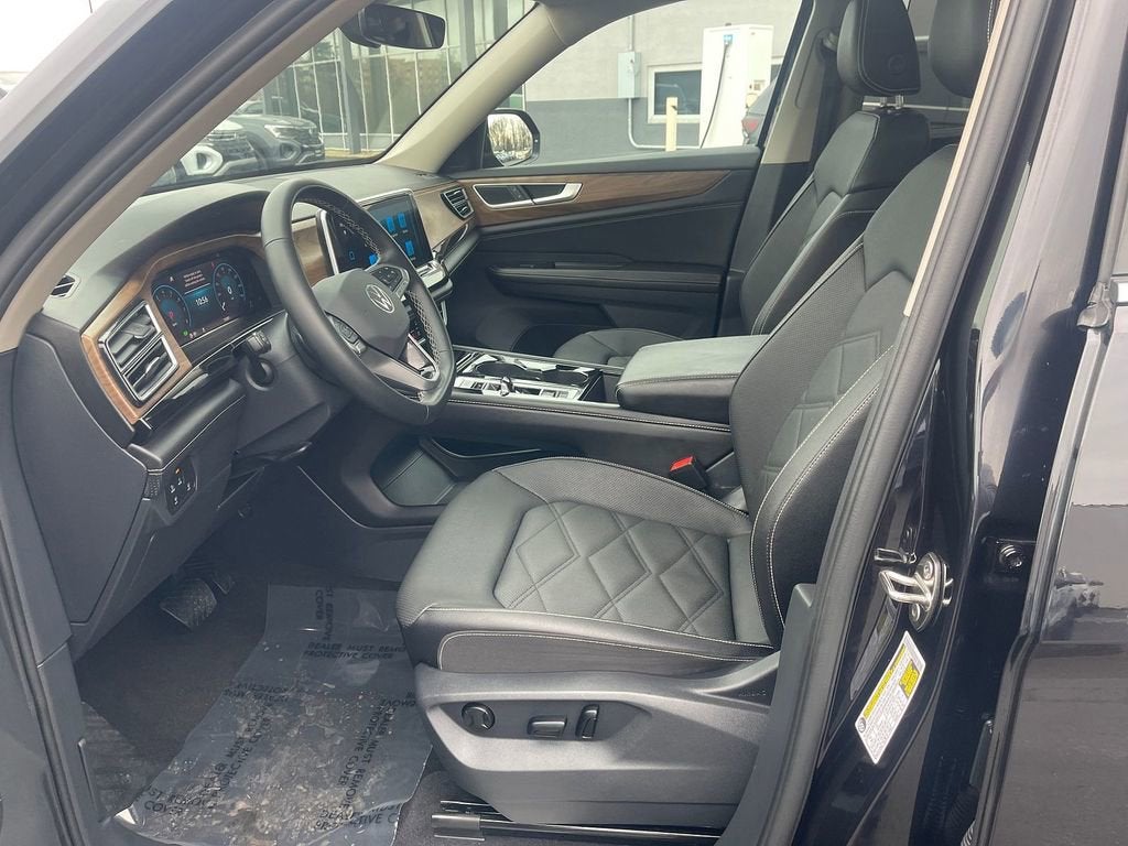 2025 Volkswagen Atlas 2.0T SE w/Technology