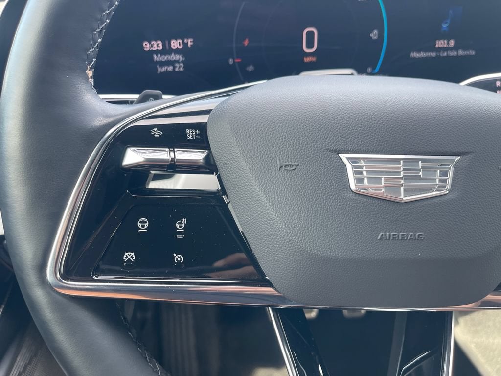 2025 Cadillac OPTIQ Luxury 2