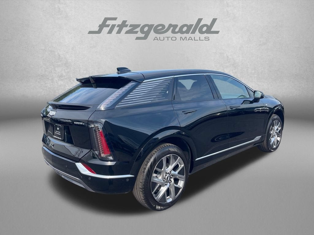 2025 Cadillac OPTIQ Luxury 2