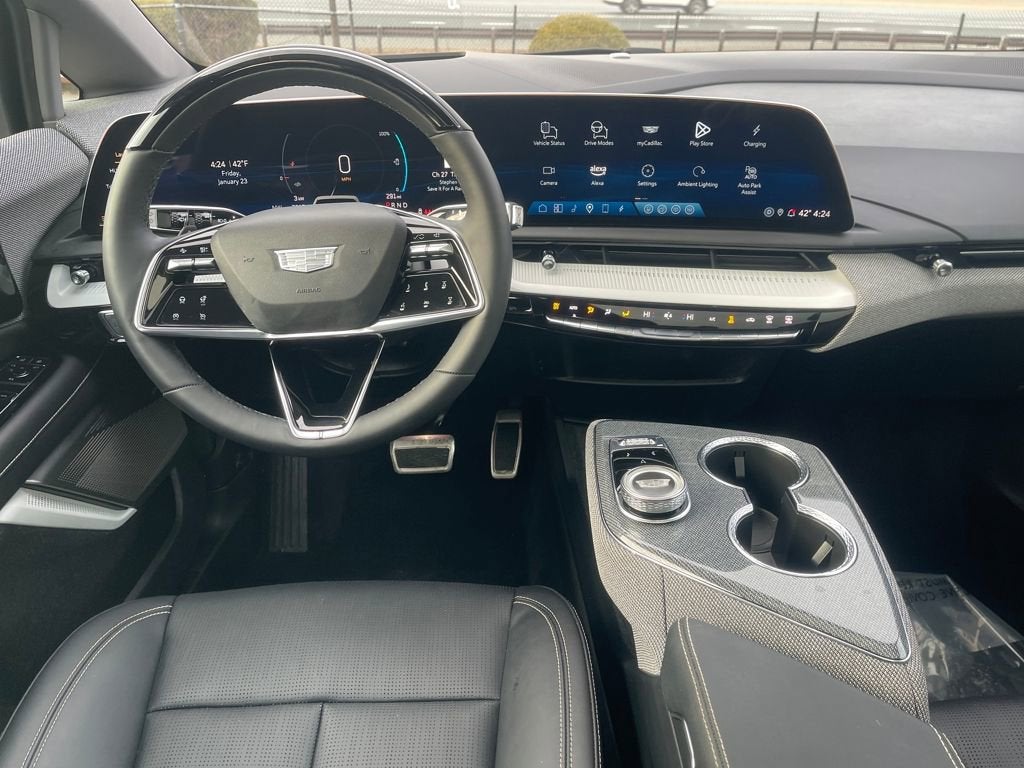 2025 Cadillac OPTIQ Luxury 2