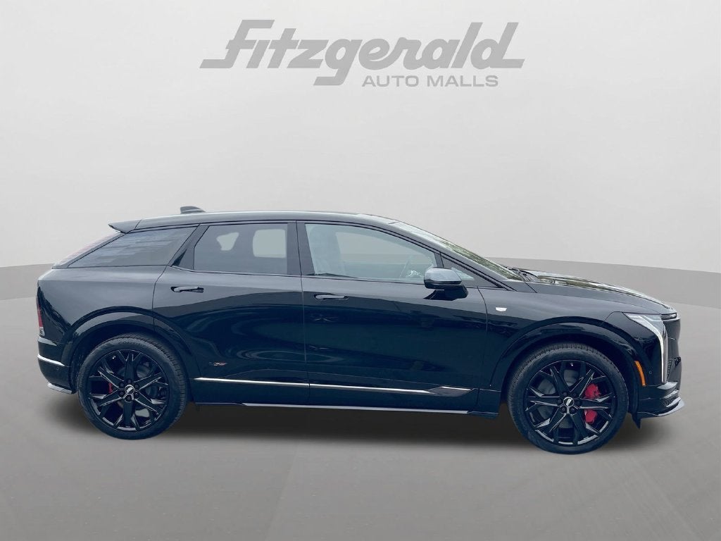 2026 Cadillac OPTIQ V-Series - Photo 13