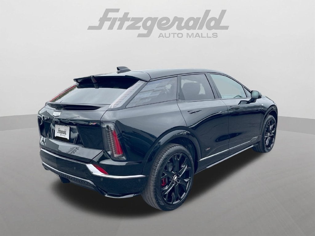 2026 Cadillac OPTIQ V-Series - Photo 16