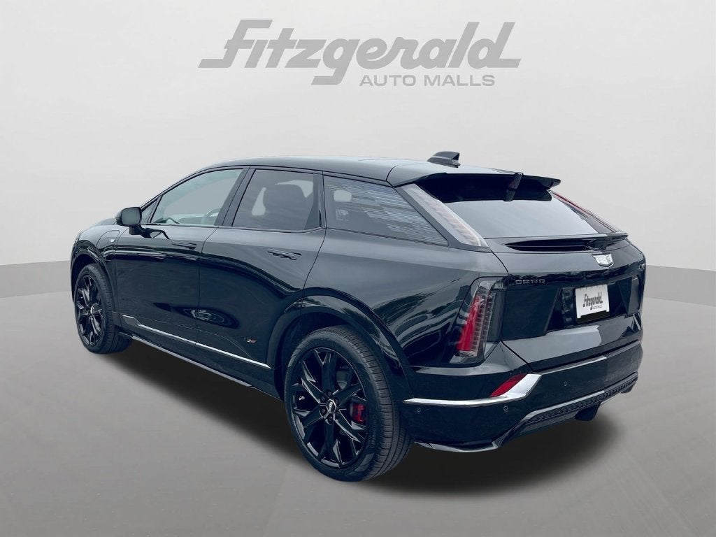 2026 Cadillac OPTIQ V-Series - Photo 17