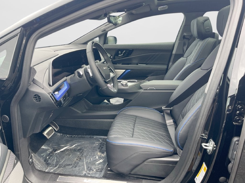 2026 Cadillac OPTIQ V-Series - Photo 18