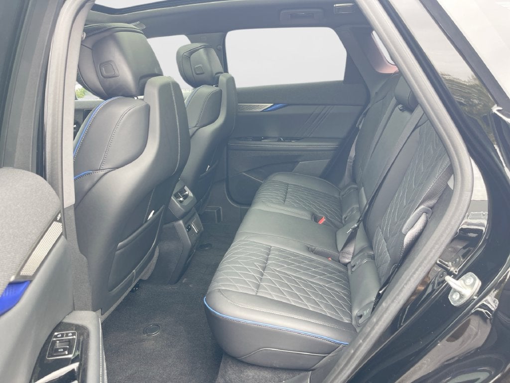 2026 Cadillac OPTIQ V-Series - Photo 19