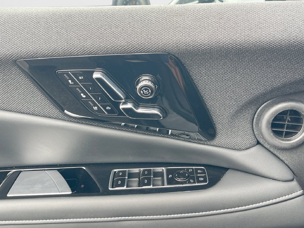 2026 Cadillac OPTIQ V-Series - Photo 34
