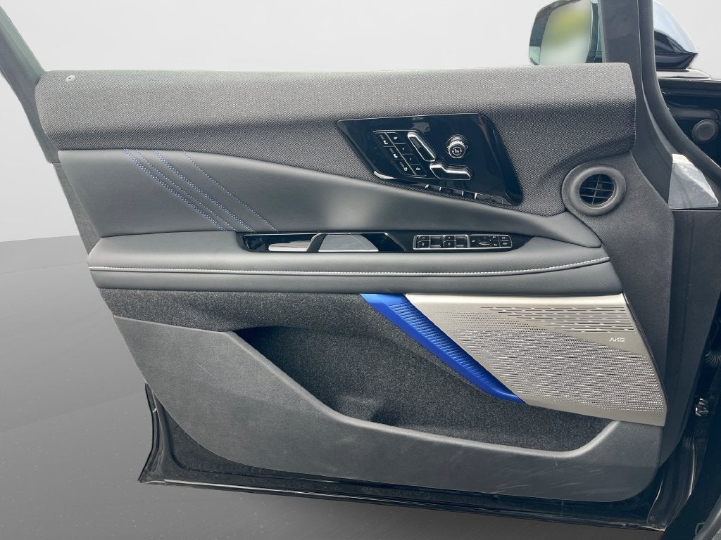 2026 Cadillac OPTIQ V-Series - Photo 35