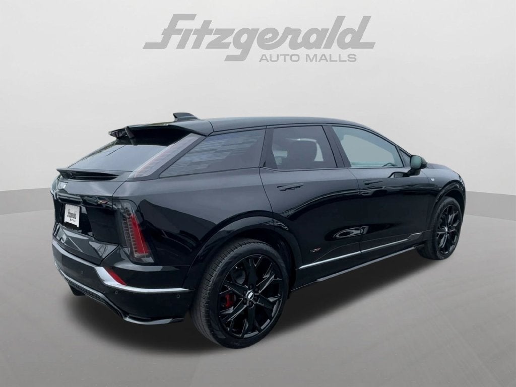 2026 Cadillac OPTIQ V-Series - Photo 8