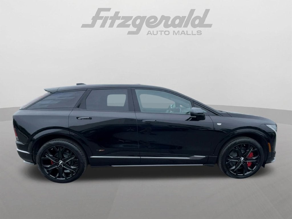 2026 Cadillac OPTIQ V-Series - Photo 9