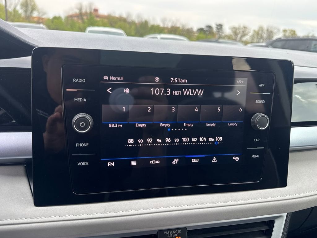 2025 Volkswagen Taos SE