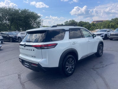 2024 Nissan Pathfinder SV