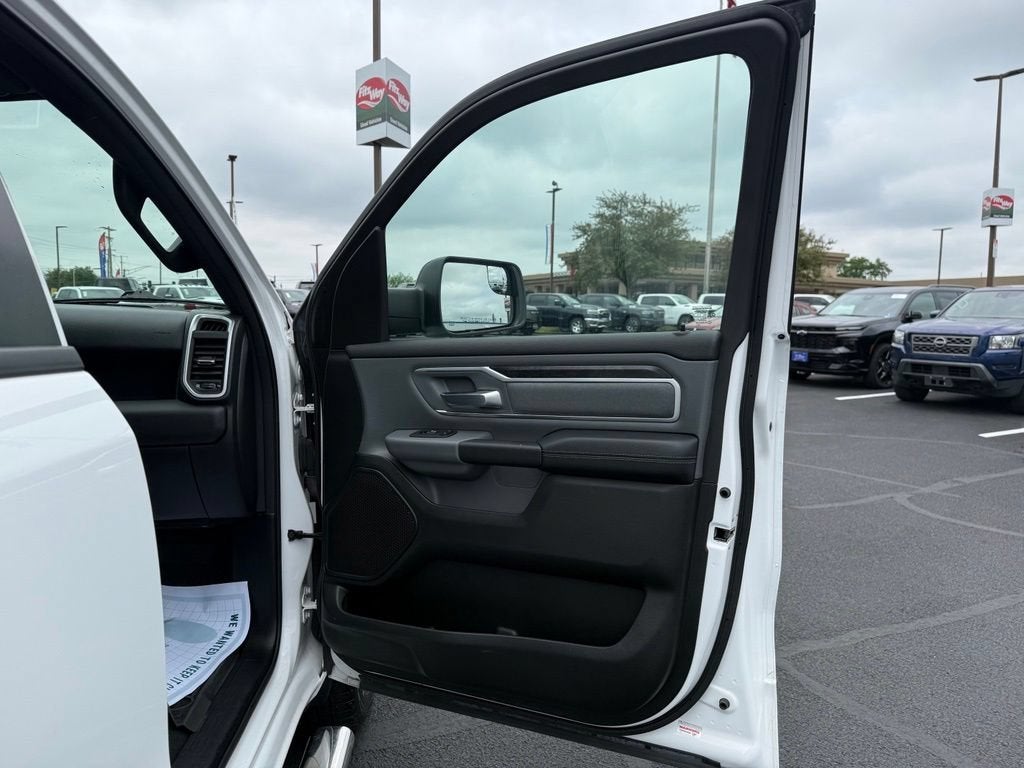 2022 RAM 1500 Big Horn Crew Cab 4x4 5'7" Box