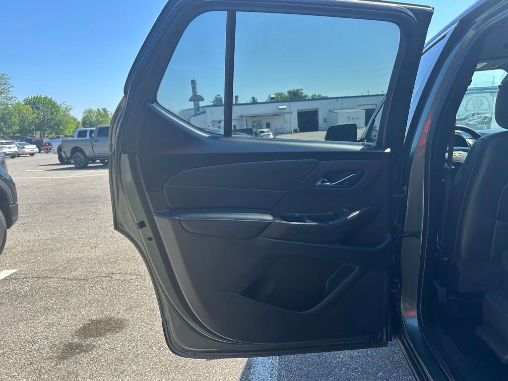 2022 Chevrolet Traverse LT Leather