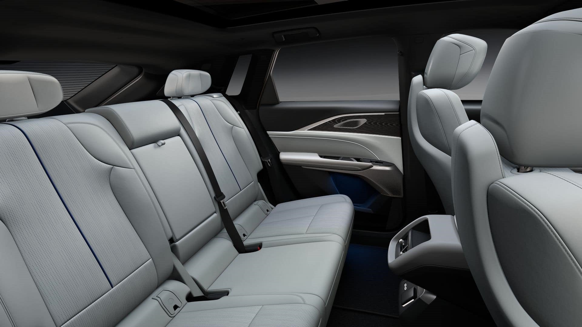 2024 Cadillac LYRIQ Luxury 2