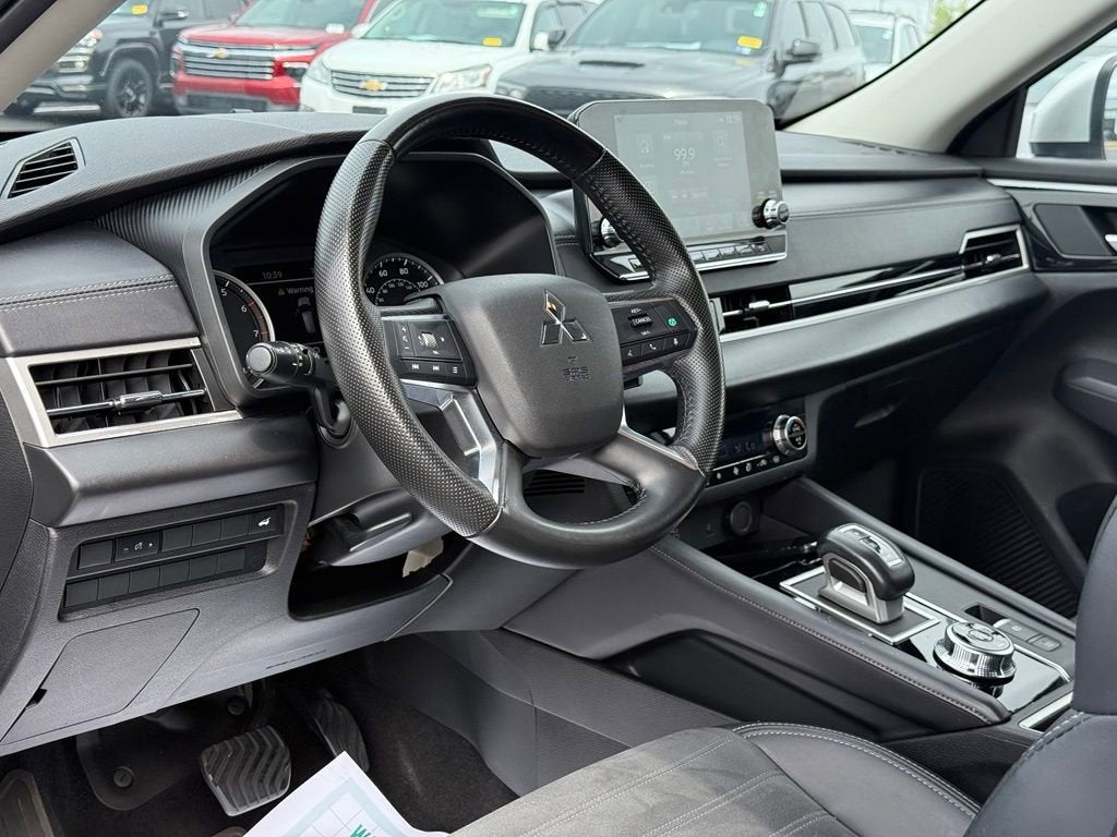 2024 Mitsubishi Outlander SE
