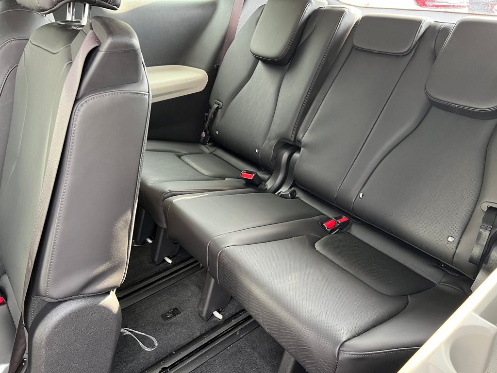 2023 Kia Carnival LX Seat Package