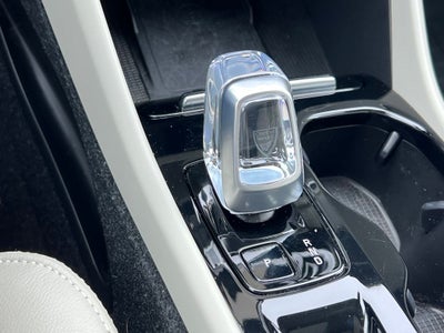 2023 Volvo XC40 Plus Bright Theme